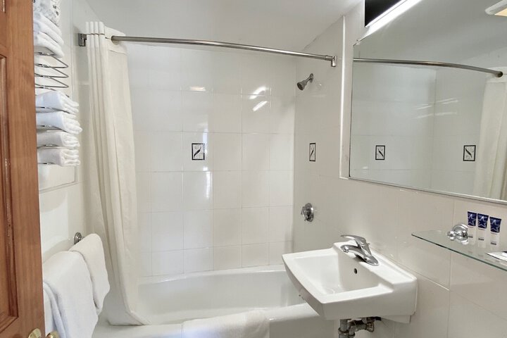 Americas Best Value Inn & Suites Hyannis Cape Cod