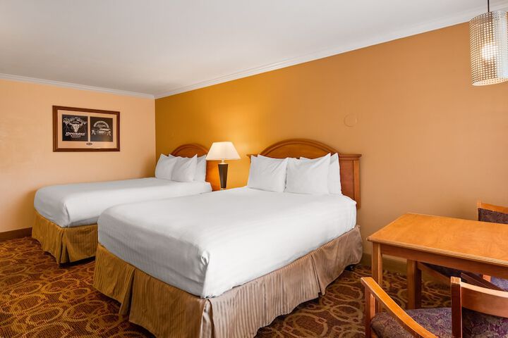 Sturgis Lodge & Suites Travelodge by Wyndham