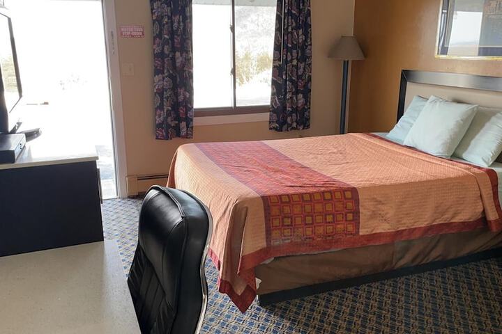 Room 10 of 25
