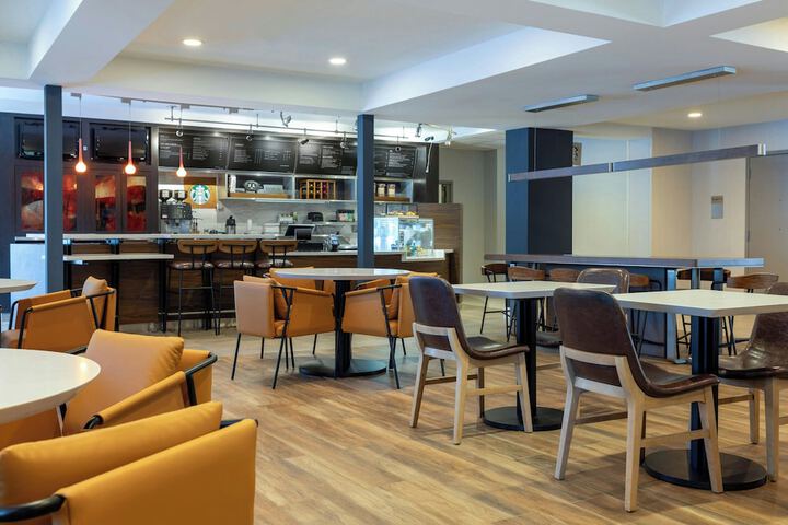 Courtyard by Marriott North Charleston Airport / Coliseum