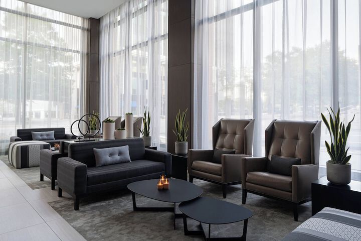 Lounge 29 of 36