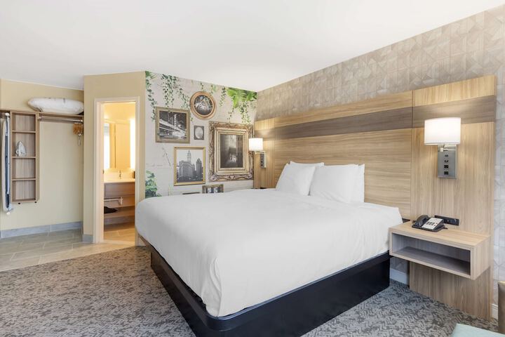 Room 11 of 26