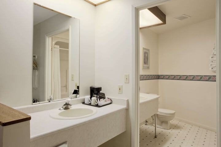 Room 9 of 25