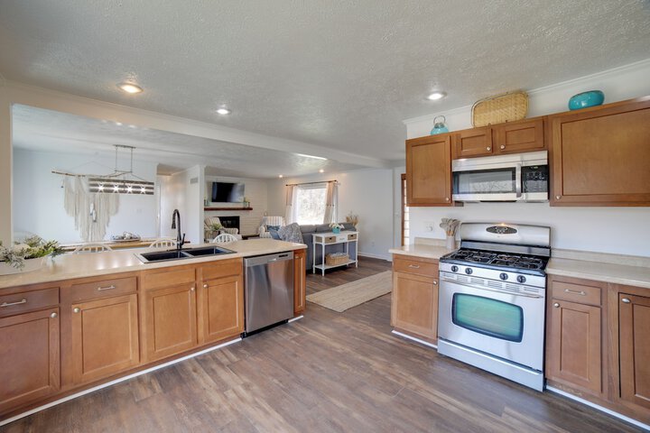 Charming Riverfront Retreat in Monticello!