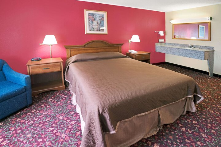 Room 9 of 36