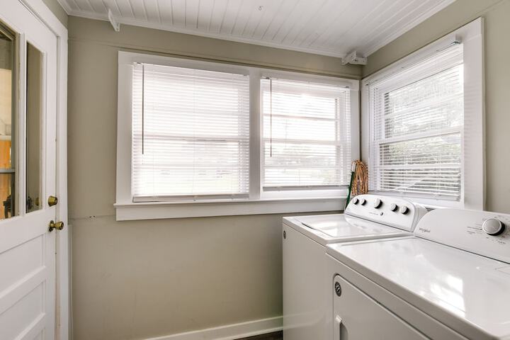 Pet-friendly Travelers Rest Home w / Covered Patio