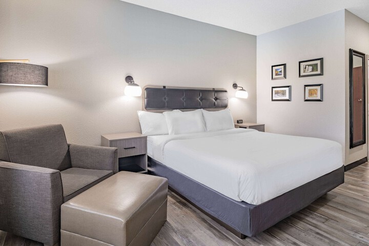 Room 15 of 27