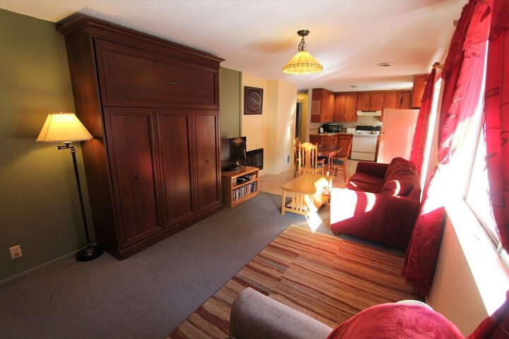 Alexanders Lodge