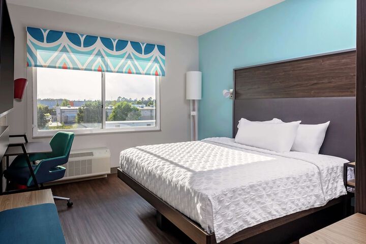 Room 12 of 18