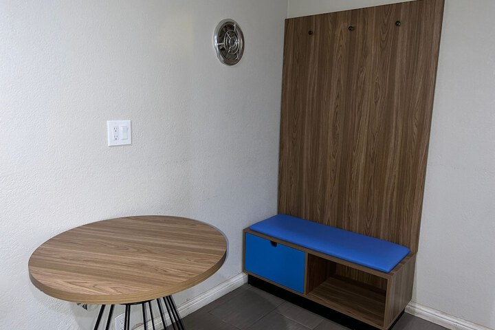 Room 33 of 39