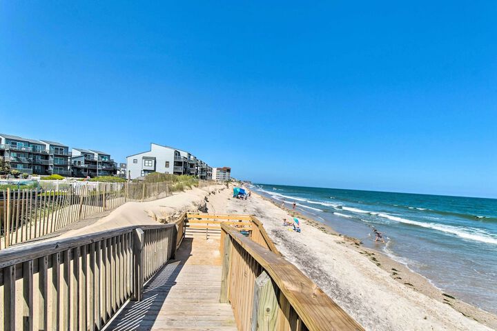 N Topsail Beach Oceanfront Condo w / Pool!