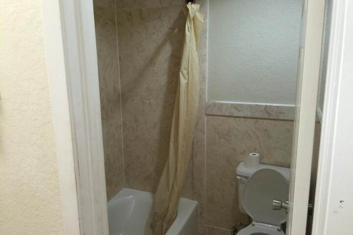 Room 6 of 14