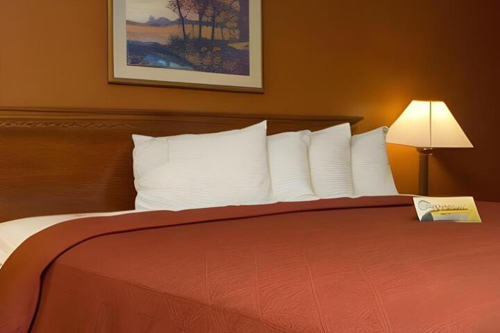 Quality Inn & Suites Kansas City I-435n Near Sports Complex