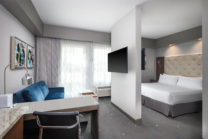 Best Western Premier Hotel at Fishers Landing