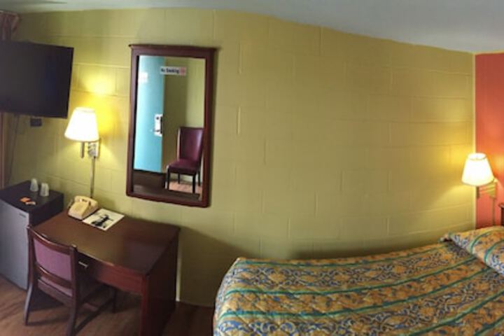 Room 28 of 38