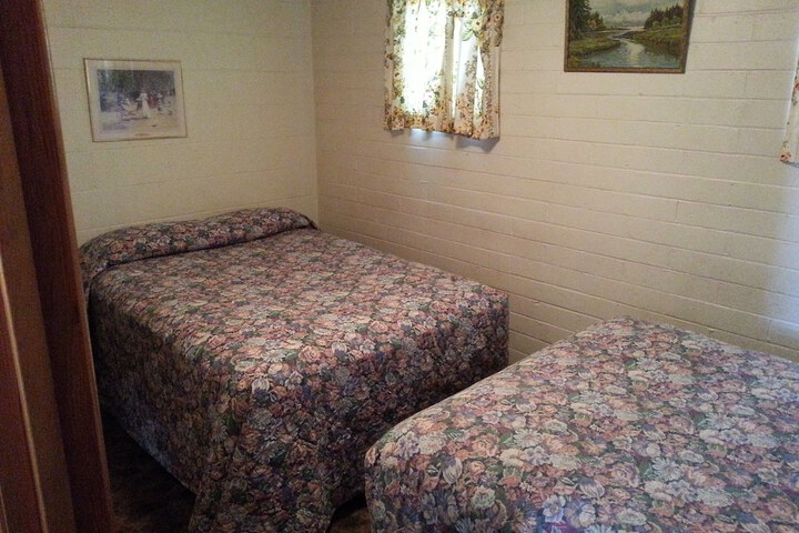 Room 5 of 8