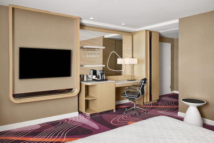 Room 27 of 48