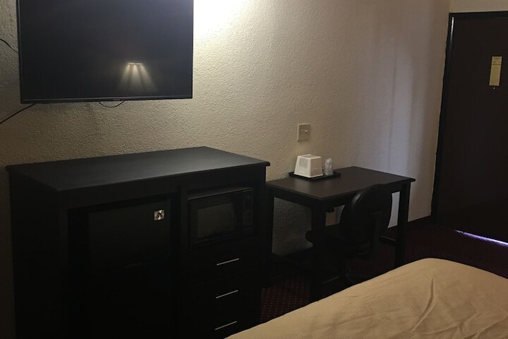 Super 9 Motel