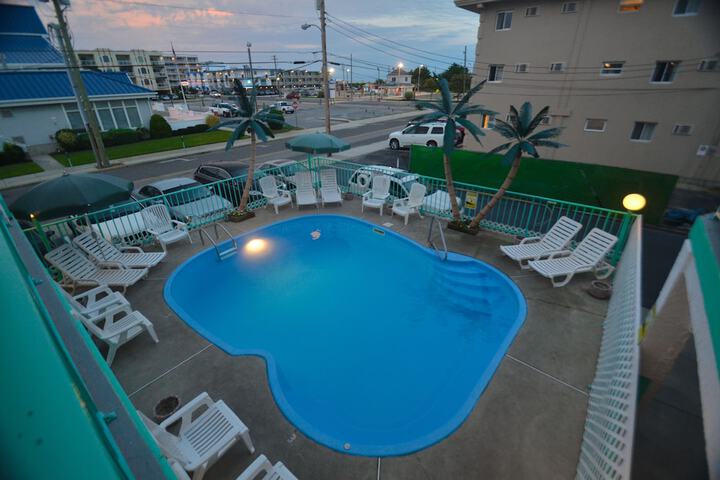 Pool 4 of 33