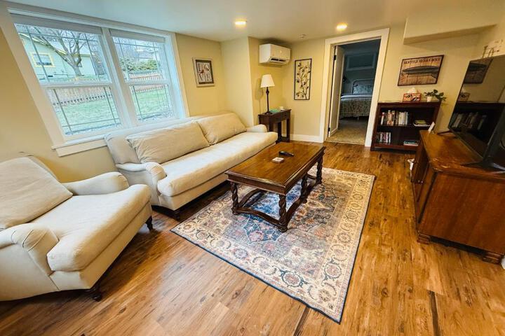 State Street Cottage Suite 1