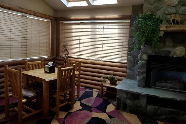 Sandpoint Inn