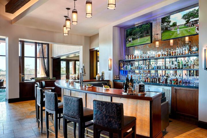Lounge 203 of 275