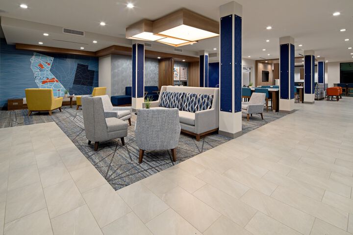 Holiday Inn Express & Suites Valencia - Santa Clarita by IHG