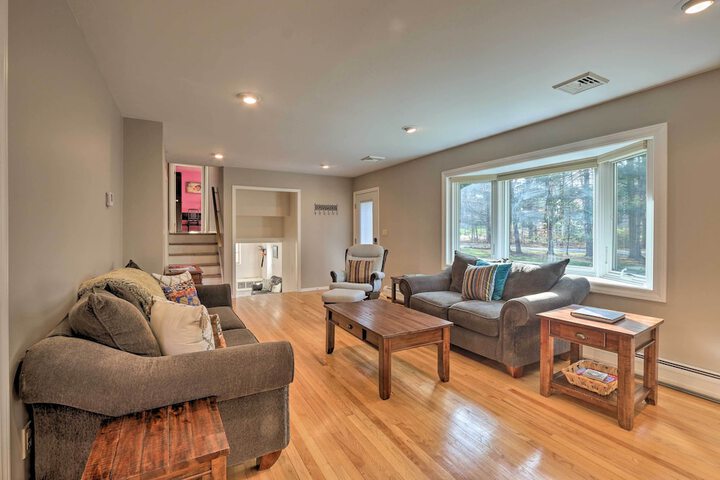 Family-friendly Woodbury Home With Yard + Deck!