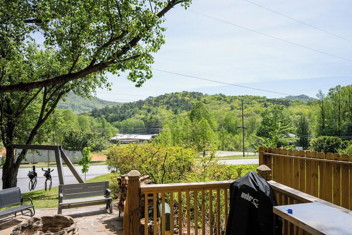 Mountain Aire Cottages Inn & Glamping