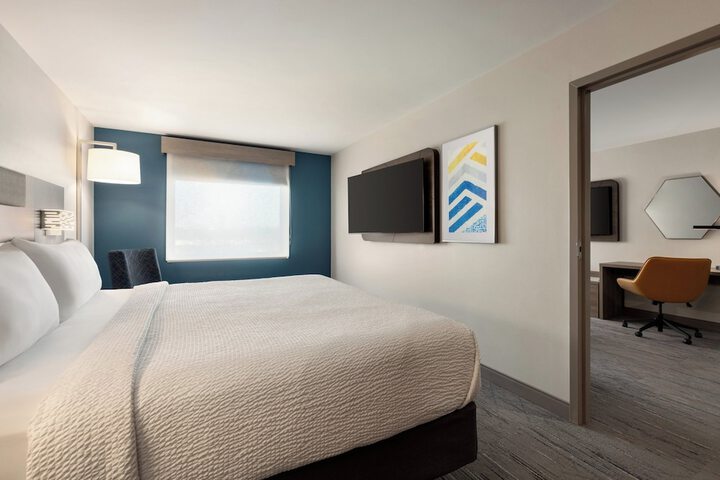 Holiday Inn Express Hotel & Suites Edmond by IHG