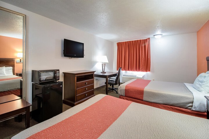 Room 17 of 34