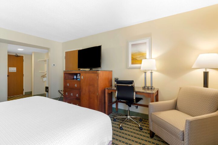 Room 16 of 27