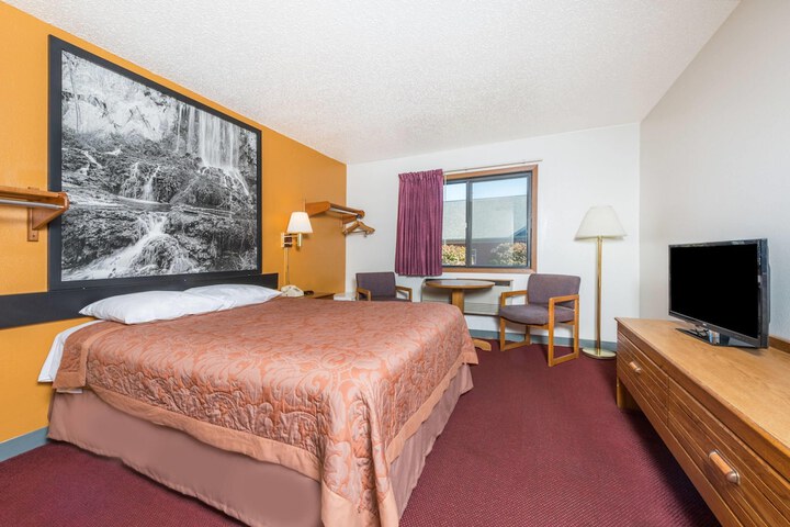 Super 8 by Wyndham Front Royal Near Shenandoah National Park