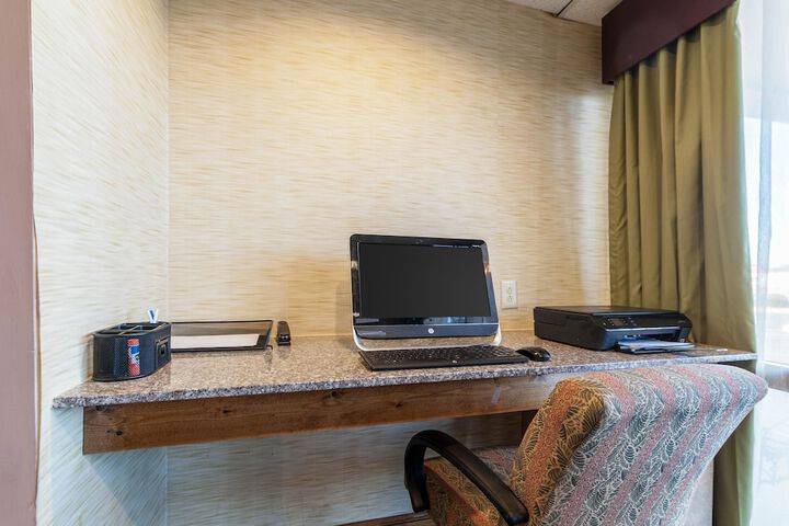 Business Center 25 of 26
