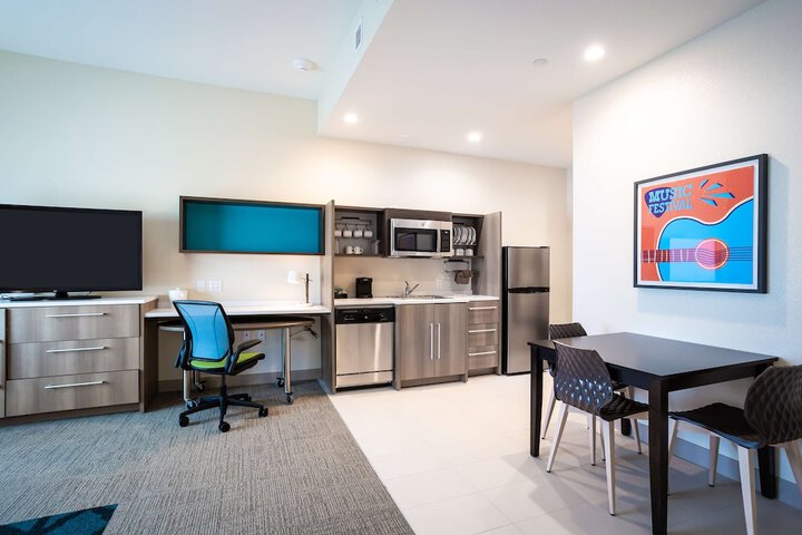 Room 8 of 16