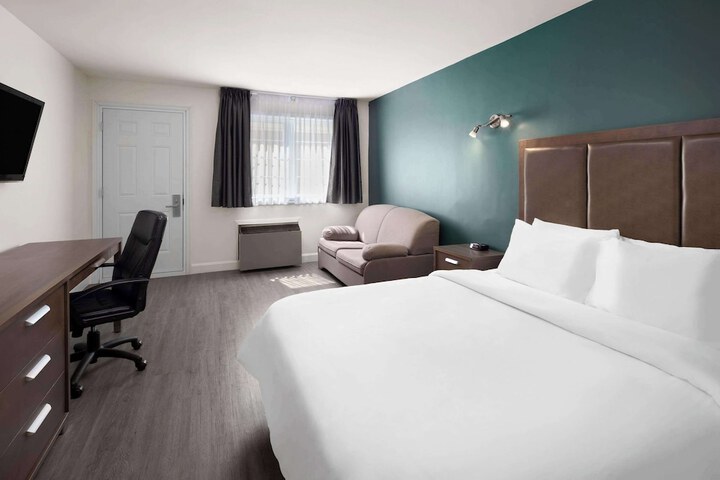 Room 15 of 48
