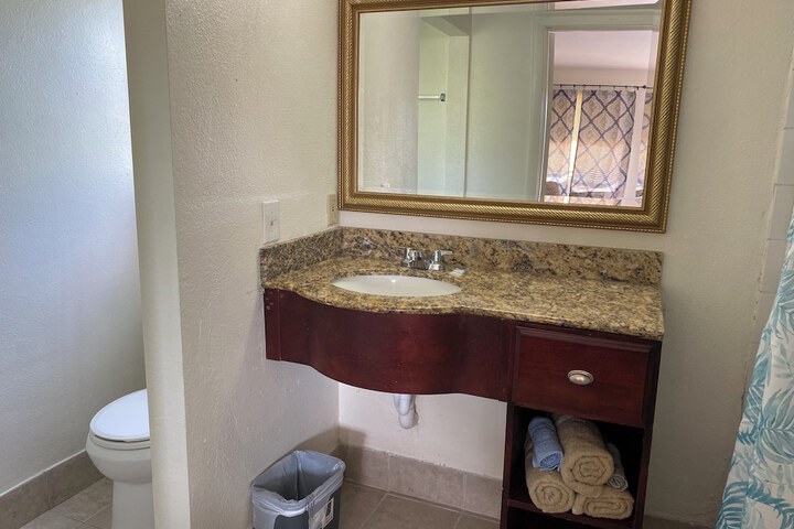 Room 10 of 24