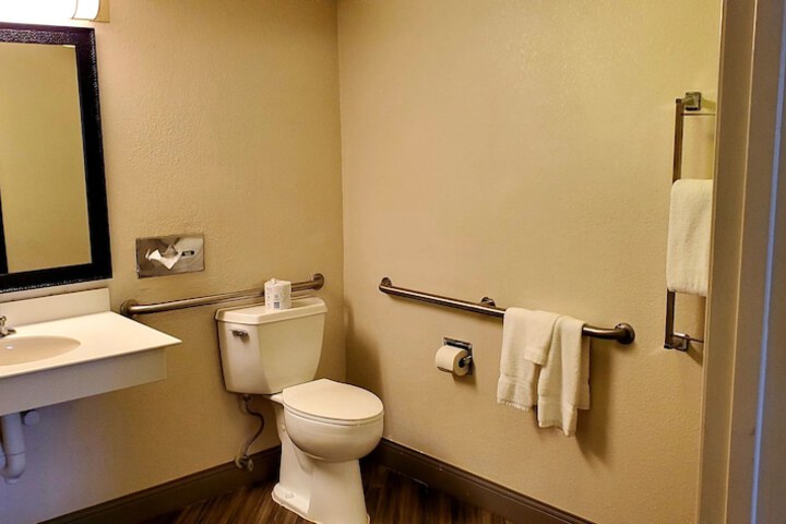 Room 25 of 29