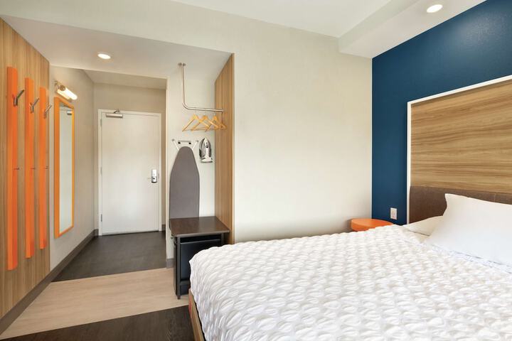 Room 20 of 33