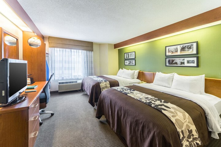 Room 35 of 61