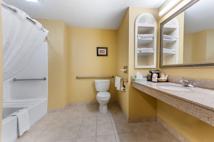 Comfort Suites Findlay I-75 near Sports Complex