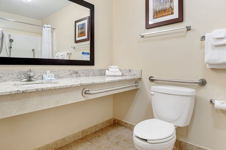 Quality Inn Airport