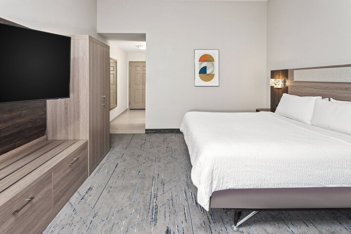 Holiday Inn Express & Suites Chicago West - OHare Arpt Area by IHG