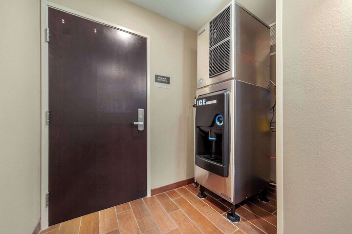 MainStay Suites Lincoln University Area