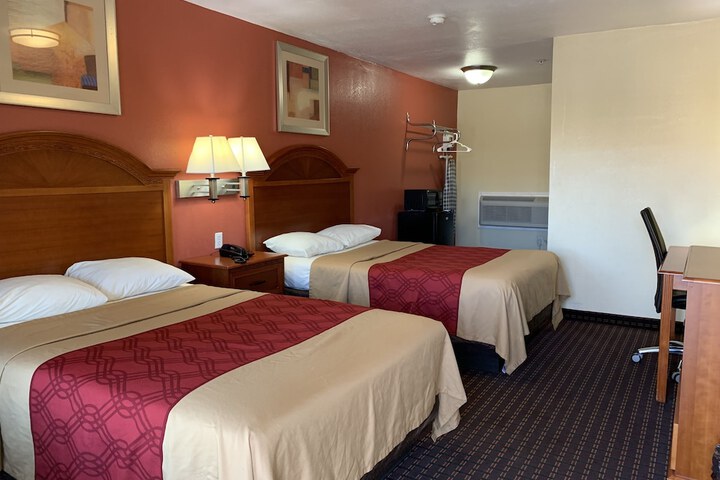 Room 6 of 27