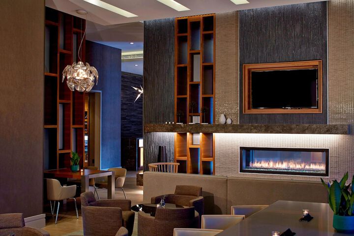 Lounge 49 of 59