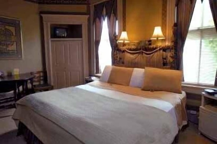 Stay Fairfield - Fairfield Place and Fairfield Manor Bed & Breakfast