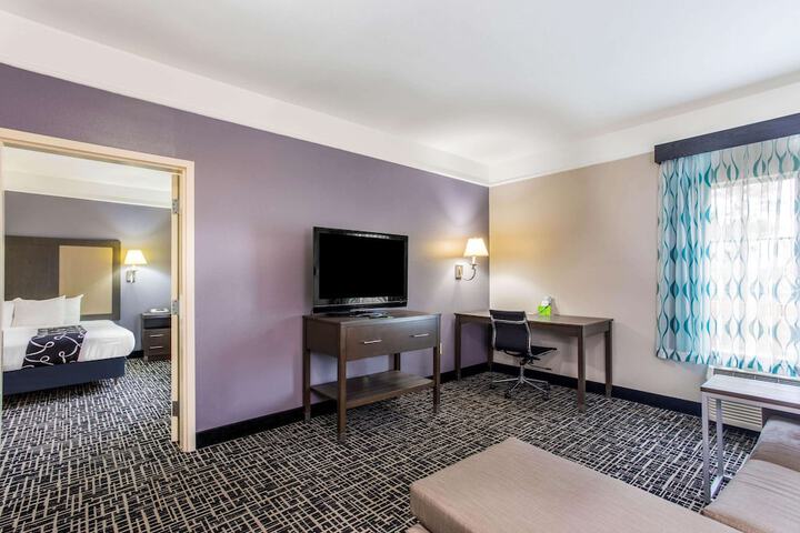 La Quinta Inn & Suites by Wyndham Fultondale Birmingham N