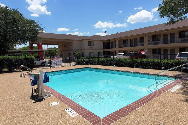 Pool 12 of 28