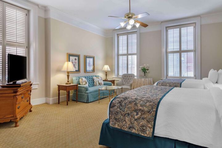 Room 13 of 32